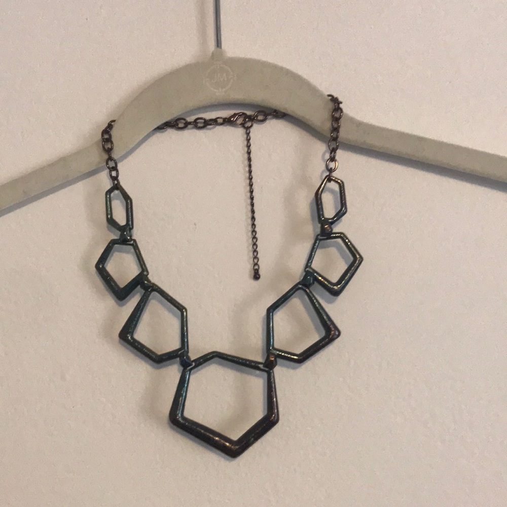 Geometric statement necklace
